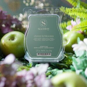 Scentsy Clover & Blooms Wax Bar scented: Fresh clover, green apple, freesia NWT